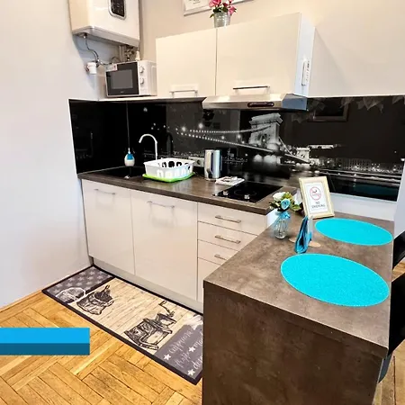 Little Americas Hillside Apartment