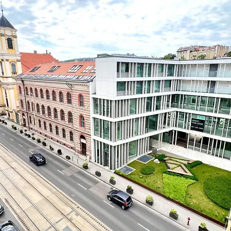 Little Americas Hillside * Budapest